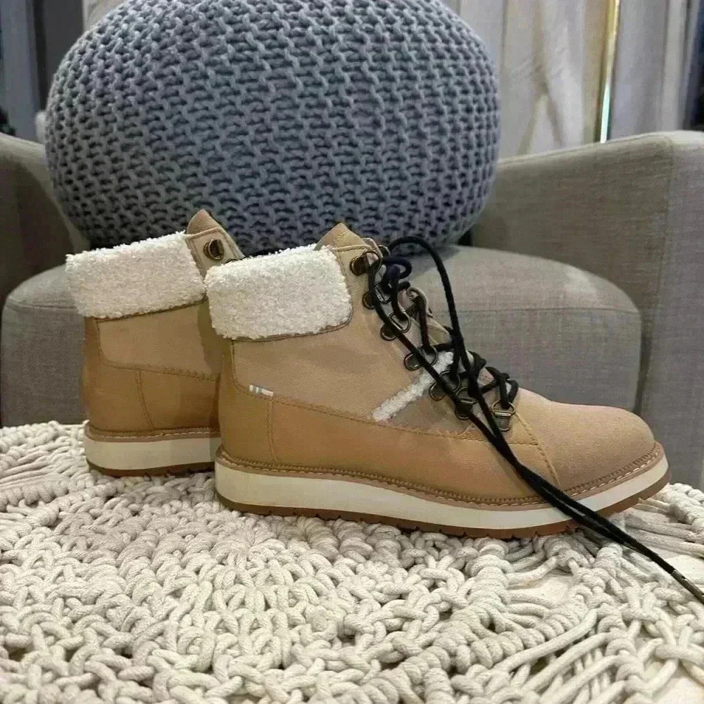 Toms hiking boots sz 7 - Picture 8 of 10